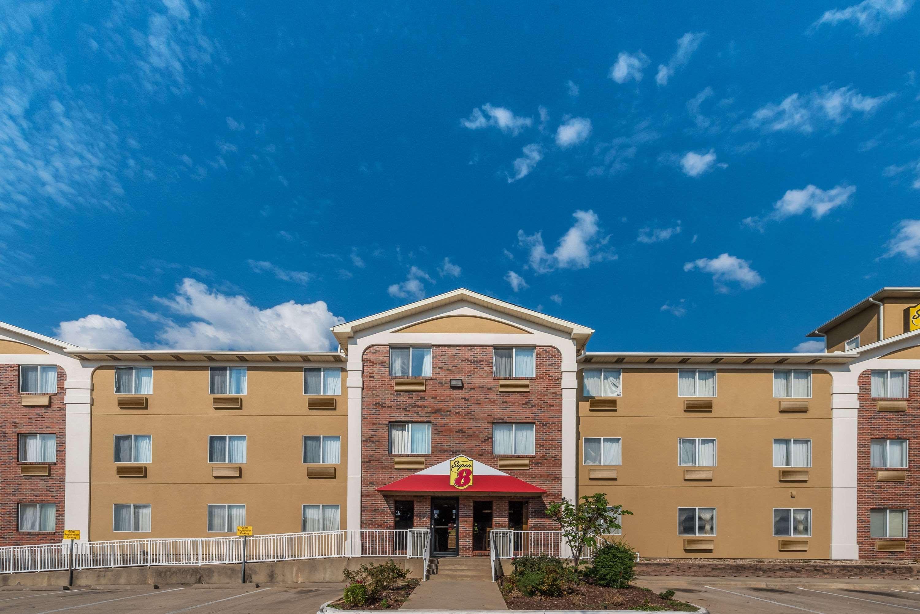 Super 8 By Wyndham Denton Hotel Exterior foto